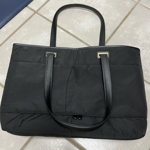 Lo & Sons 13 inch tote plus 4 shells— navy, purple, tan, and white.